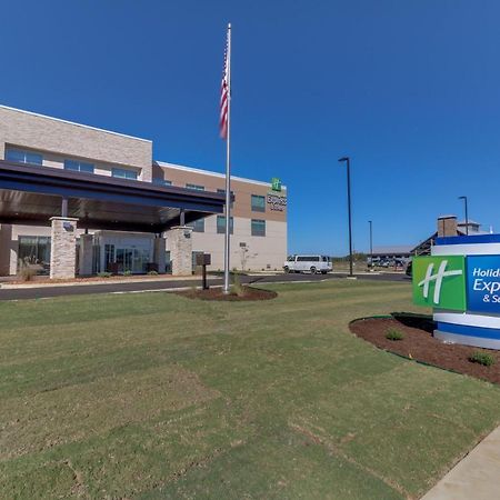 Holiday Inn Express & Suites - Union City By Ihg Exterior foto