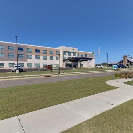 Holiday Inn Express & Suites - Union City By Ihg Exterior foto