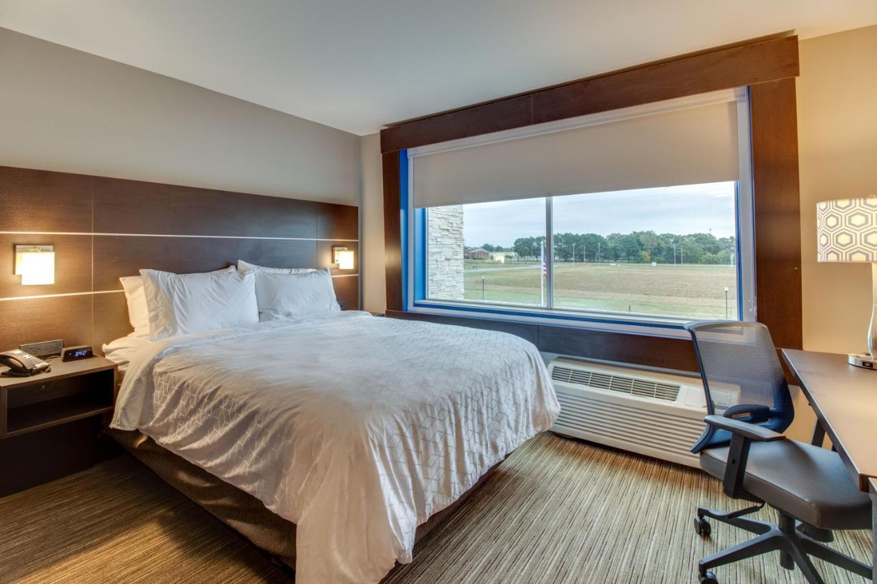 Holiday Inn Express & Suites - Union City By Ihg Exterior foto