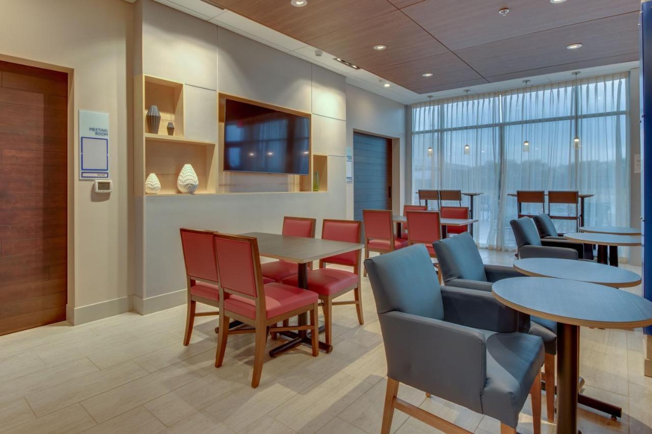 Holiday Inn Express & Suites - Union City By Ihg Exterior foto
